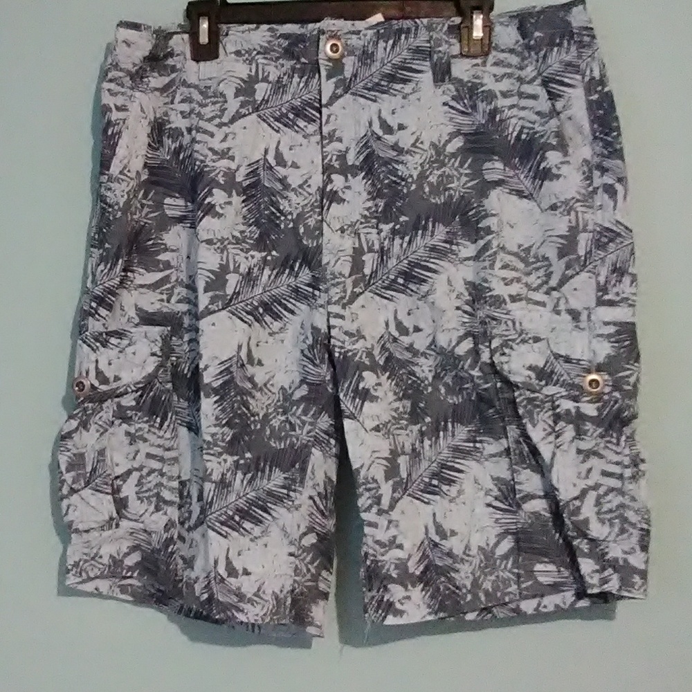 SALE NWT Mens Rustic Blue Cargo Shorts. 36